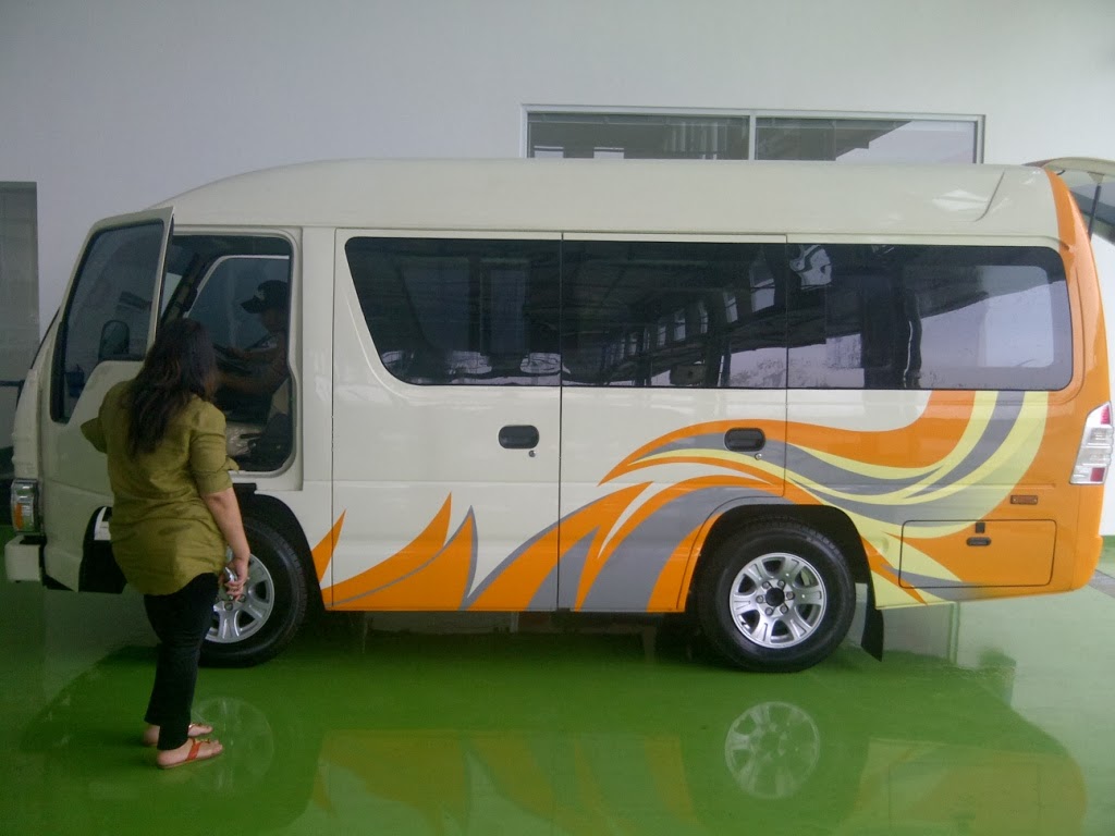 ISUZU ELF MIKROBUS Karoseri ADIPUTRO Isuzu Elf Microbus Cikarang