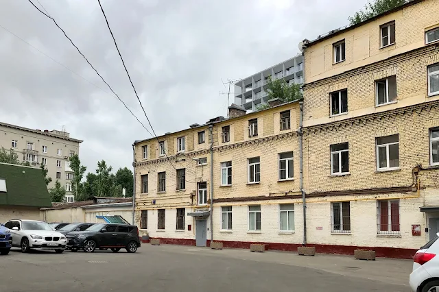 Бакунинская улица, дворы, жилой дом (построен до 1917 года)