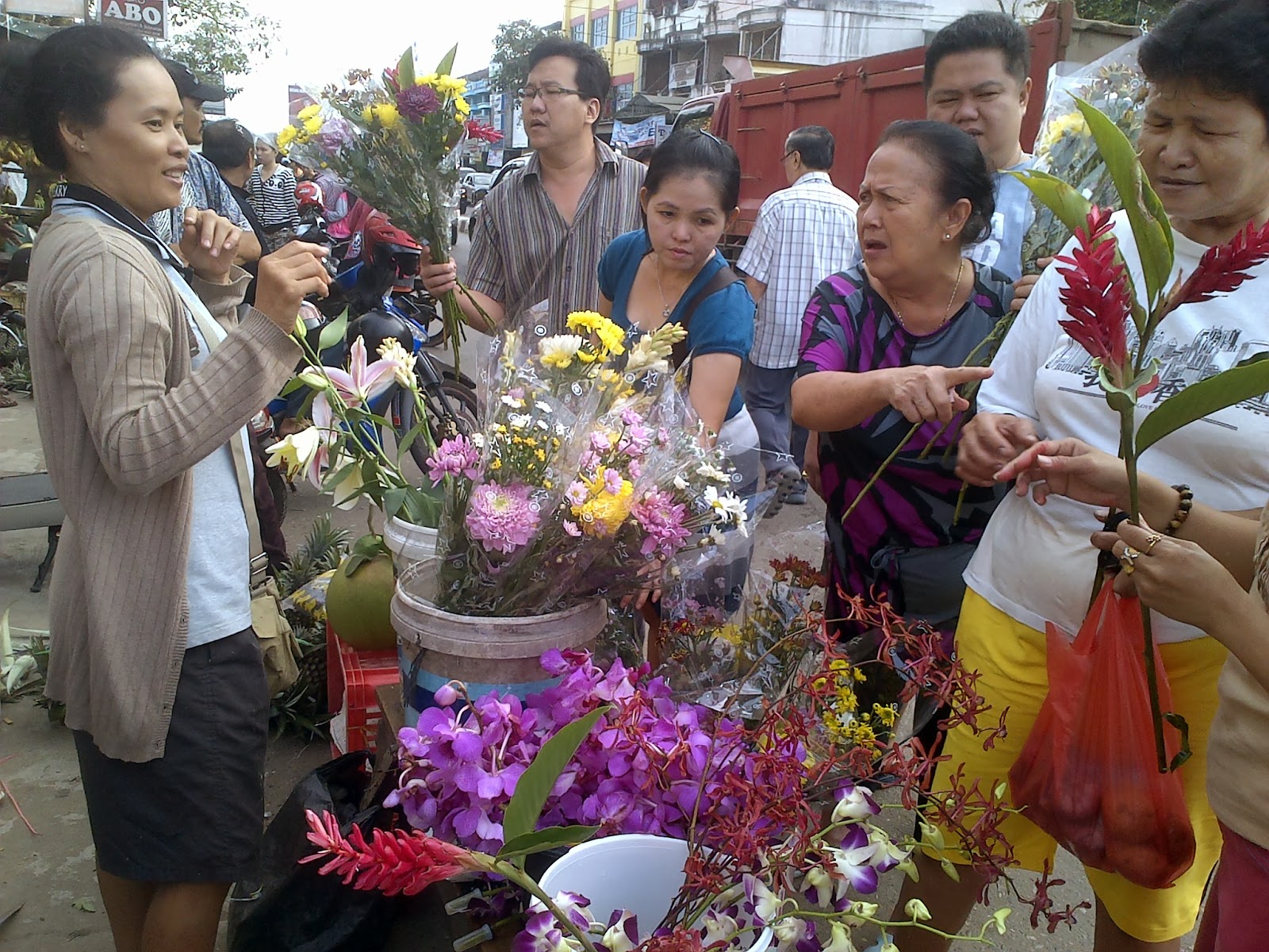 Pedagang Bunga Musiman di Pasar Hongkong Kota Jambi Foto Asenk Lee Saragih HP 0812 747 7587