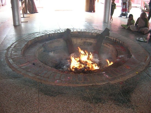 श्री दादाजी जीवन चरित्र :-