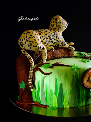 Tarta selva con guepardo de fondant