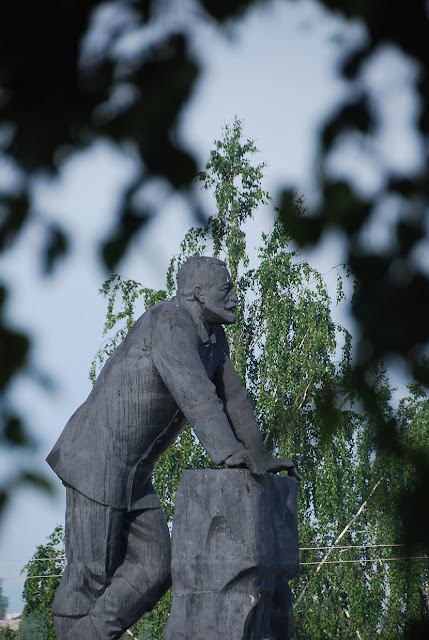Памятник Шувалову в Лысьве
