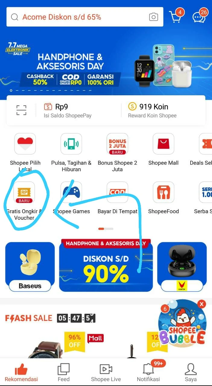 Buka aplikasi Shopee, lalu buka menu Voucher