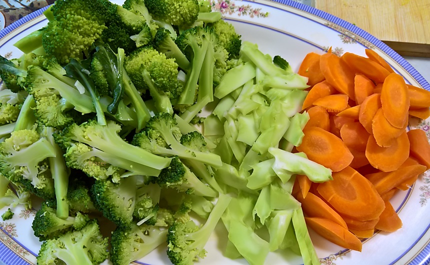 broccoli and carrot cut