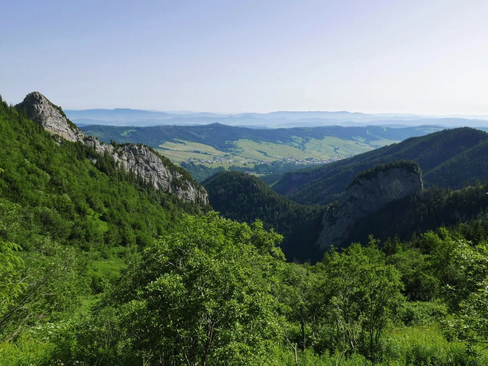 Wędrówka przez Tatry Bielskie i Wysokie. Przełęcz pod Kopą-Jagnięcy Szczyt-Świstówka. Lato w Tatrach. Tatry dla początkujących. Tatry dla średniozaawansowanych. Łatwe szlaki w Tatrach. Szlaki widokowe w Tatrach. Tatry Bielskie zdjęcia. Tatry Wysokie zdjęcia. Opis szlaków w tatrach. Tatry blog. Jagnięcy szczyt blog. Tatry bielskie blog. Przełęcz pod kopą. Szeroka przełęcz tatry bielskie.