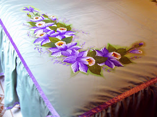 orquideas pintadas em colcha de cama