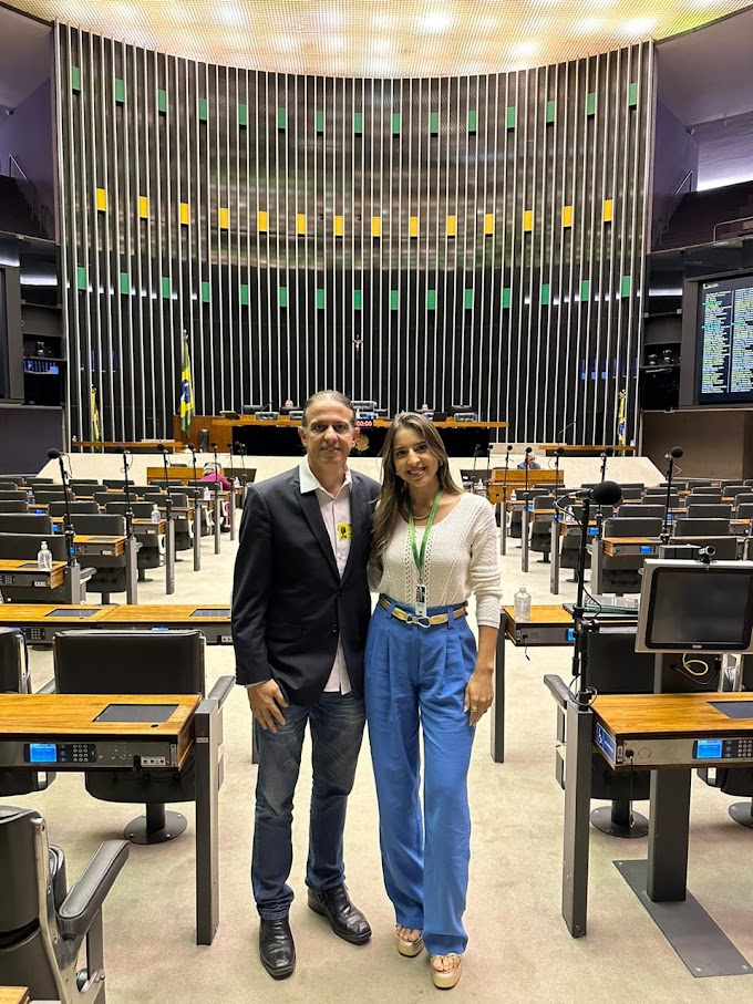 MARANHÃO - Eleita Deputada Federal, Amanda Gentil desembarca em Brasília ao lado do pai, o prefeito Fábio Gentil