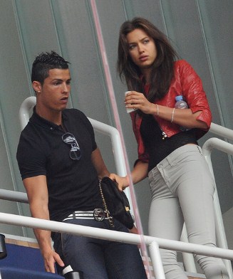 Ronaldo   Girlfriend on Cristiano Ronaldo With His Girlfriend