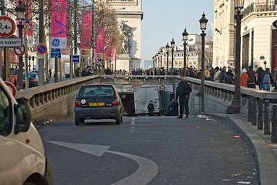 blocked traffic or 640 12 Terowongan Maut di Kota Paris Perancis