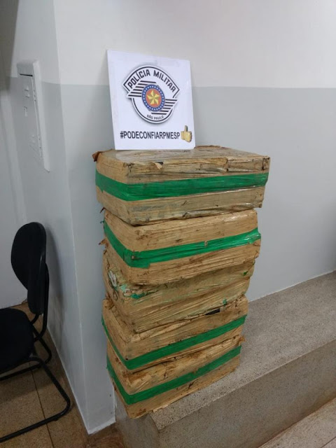 Polícia Militar intercepta transporte de 93 kg de maconha armazenada em fardos