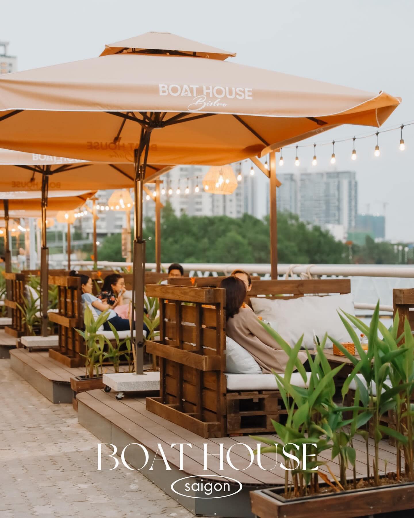 Boat House Quận 2