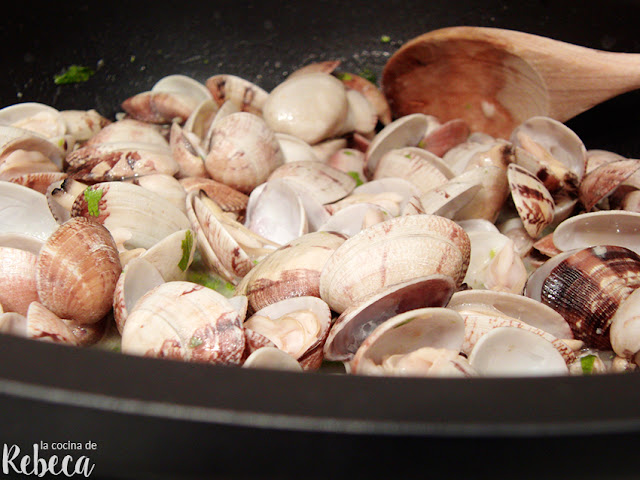 Almejas en salsa verde