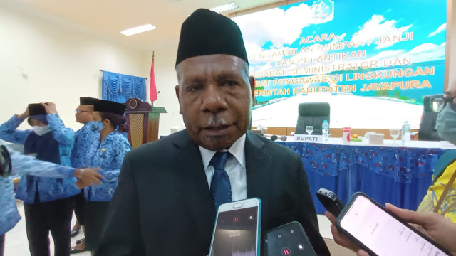 Mathius Awoitauw Lakukan Mutasi ke 125 Pejabat Eselon III dan IV di Kabupaten Jayapura.lelemuku.com.jpg