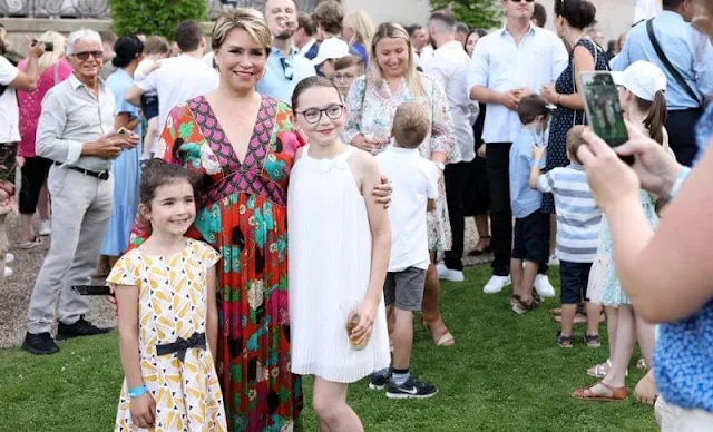 Grand Duchess Maria Teresa wore a Howa viscose hawaiian tropic print long dress by Mes Demoiselles Paris