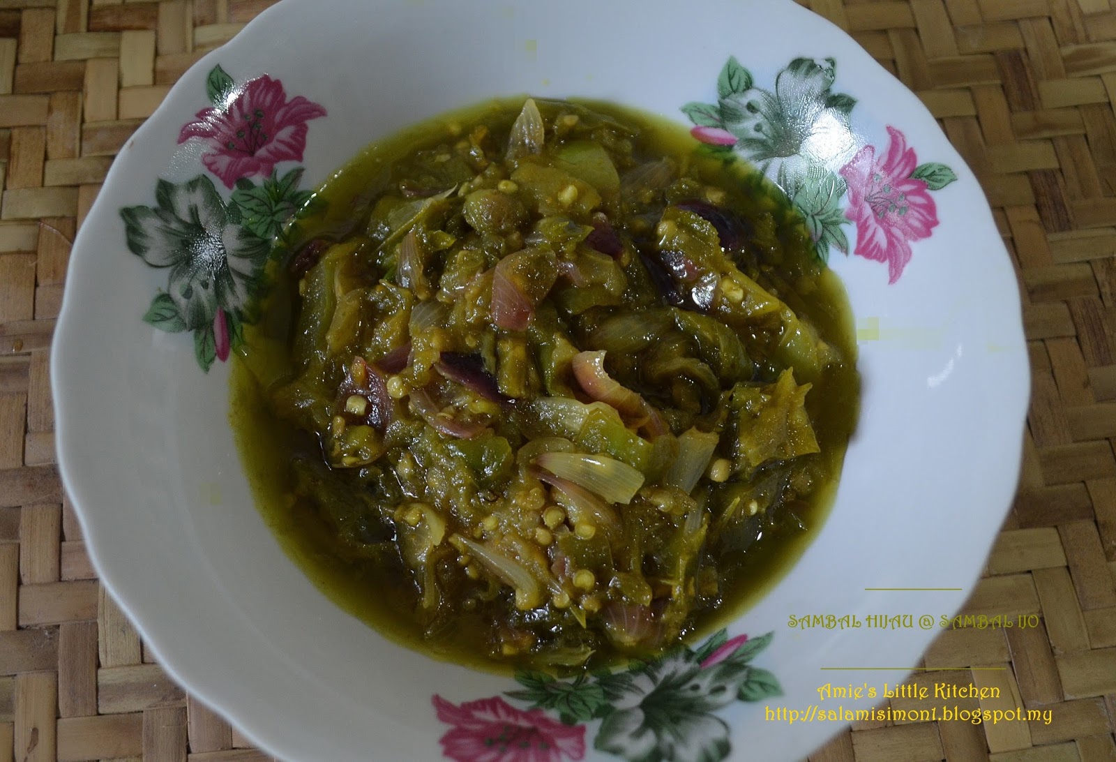 AMIE'S LITTLE KITCHEN: Sambal Hijau @ Sambal Ijo