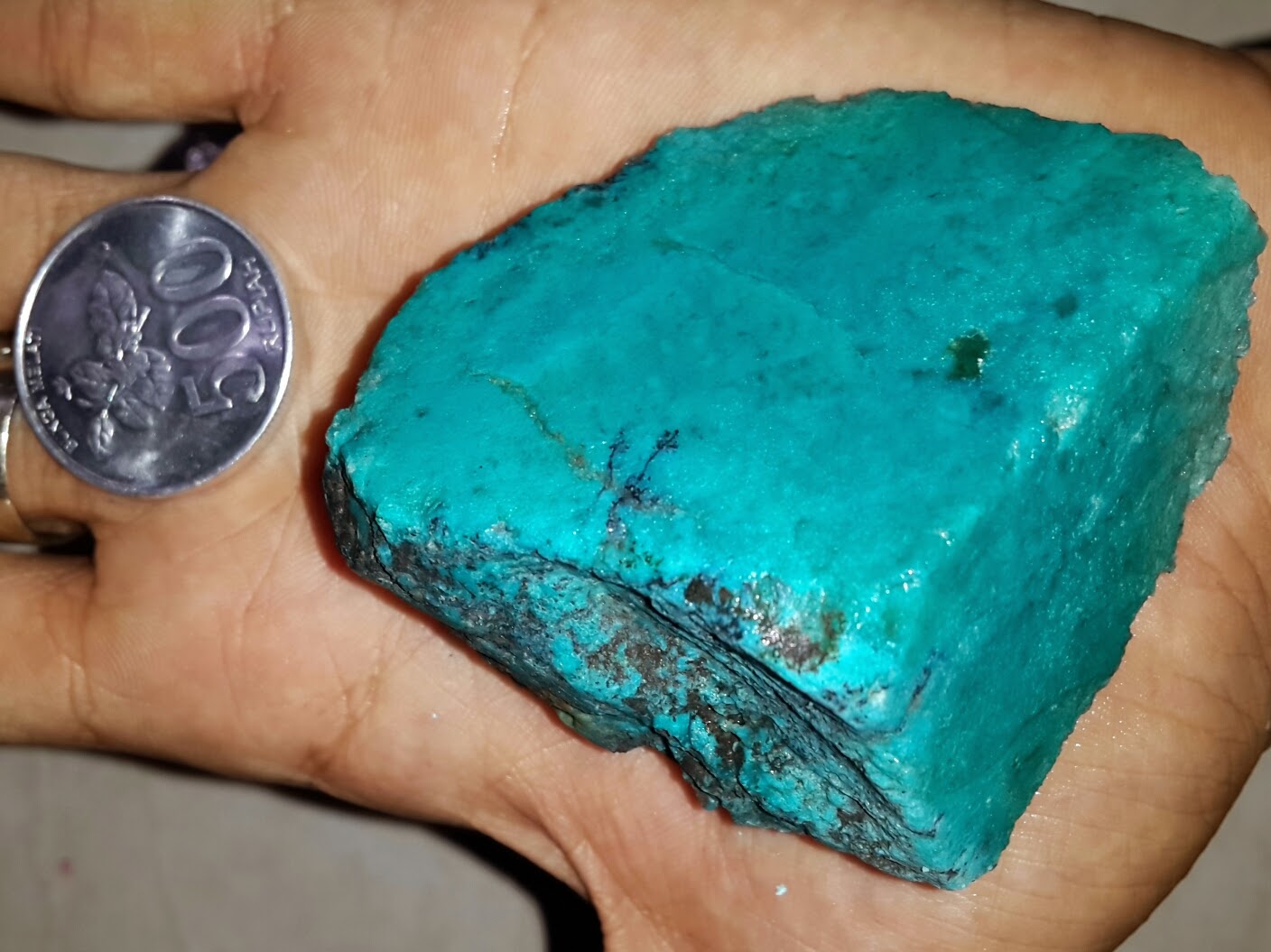 BONGKAHAN BACAN BLUE ELECTRIC ROUGH 3 SOLD