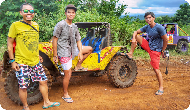  lagi asyik bersenda gurau diatas motor trail yg siap melahap jalanan terjal berliku diata Berpacu NAFSU Adrenalin di Pagaralam