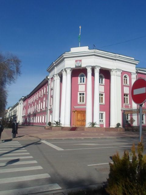 Горисполком. Фото города Душанбе 1960-ых годов и те же места в 2015 году.