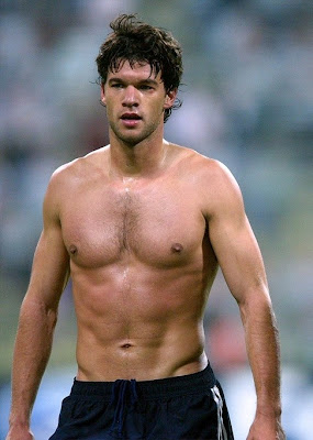 ballack1 Wah!! 7 Pemain Sepak Bola Bertubuh Terseksi