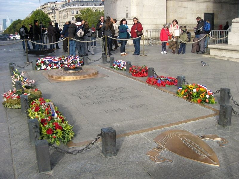 tomb-of-unknown-soldier-paris-1
