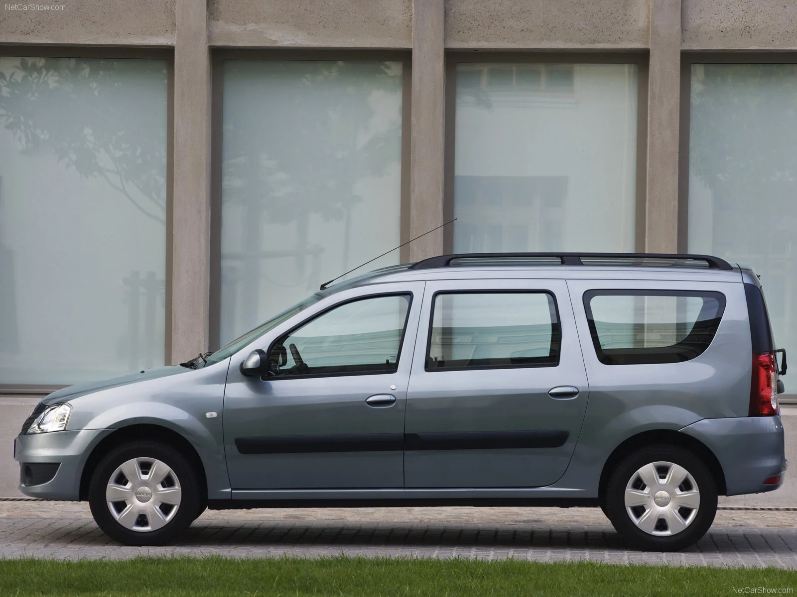 Hình ảnh xe ô tô Dacia Logan MCV 2009 & nội ngoại thất