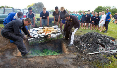 Hangi là một món ăn truyền thống ở New Zealand