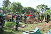 Tembakan Salvo Anggota Kodim 0822 Bondowoso Iringi Pemakaman Almarhum Sertu Dowi Babinsa Kodim 0602/Serang