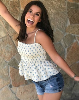Madisyn Shipman posing for the picture