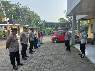 Pimpin Apel Pagi, Kanit Samapta Polsek Purwakarta Polres Cilegon Berikan Arahan Kepada Anggota