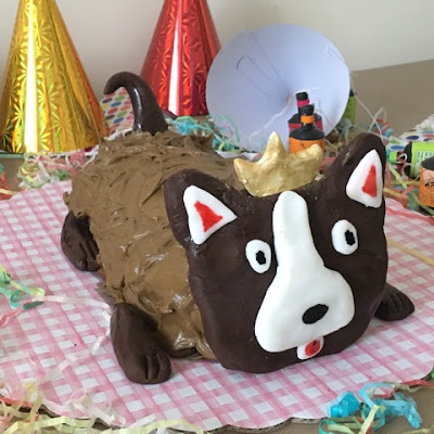 Her Majesty the Queen corgi cake