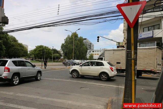 Osorno: Piden reponer semáforos destruidos en sector céntrico