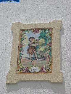 Azulejos e Placas de Pedra de Castelo de Vide, Portugal (Tiles)