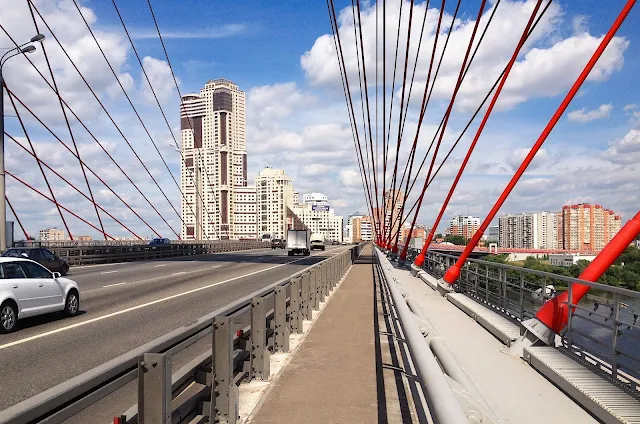проспект Маршала Жукова, Живописный мост, жилой комплекс «Континенталь»