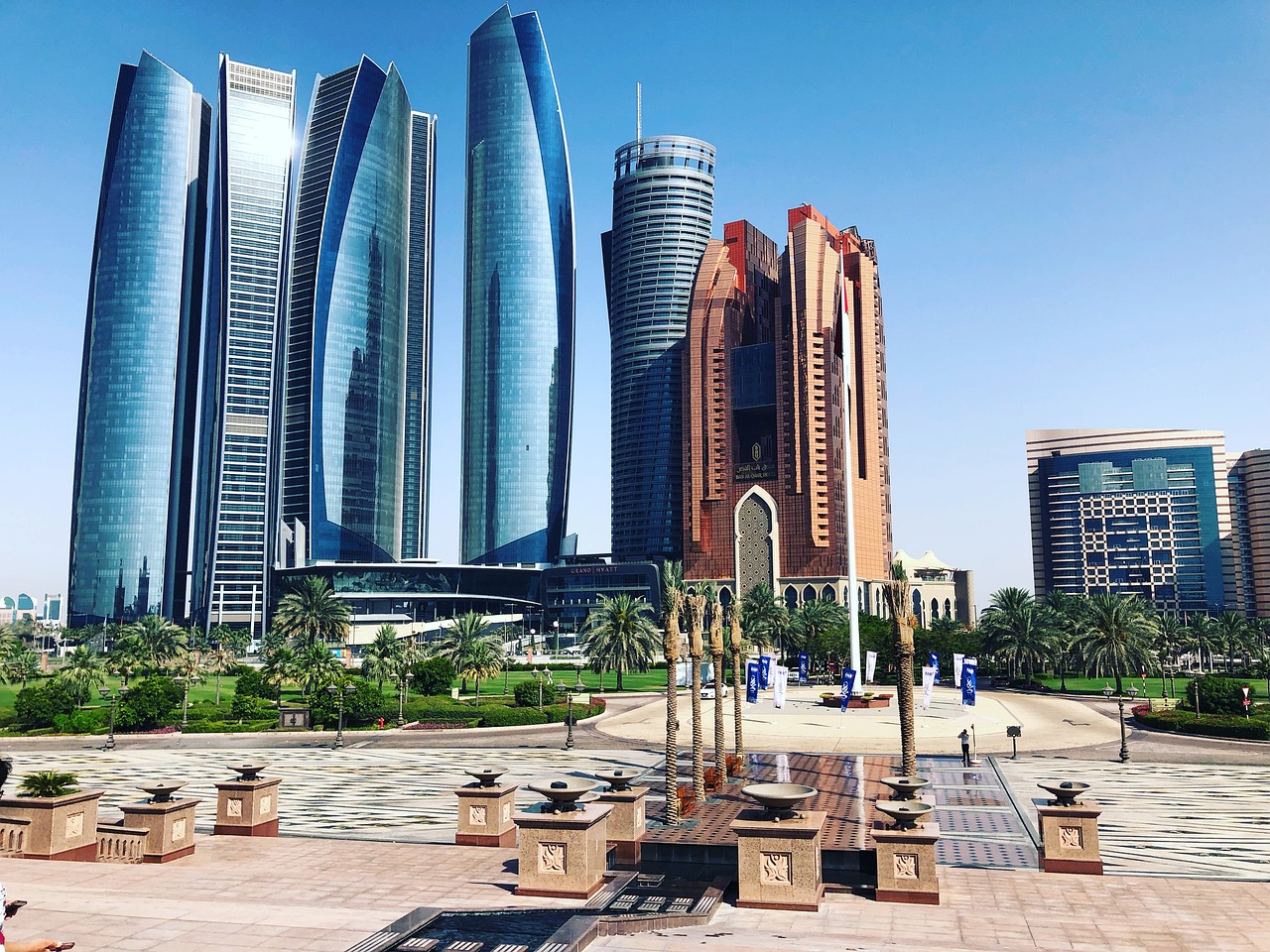 Abu Dhabi Ranks Among Top Global Cities for Employment, Surpassing New York and Singapore