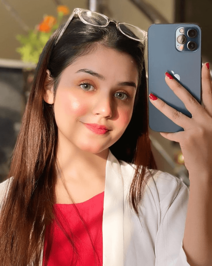 মেয়েদের প্রোফাইল পিকচার