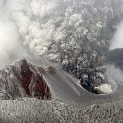 Chaiten volcano sending out ash