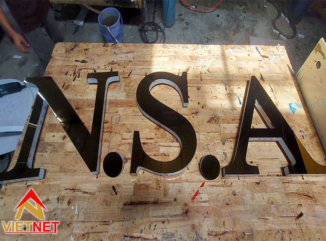 Bảng hiệu chữ inox vàng NSA Thời Trang Thiết Kế