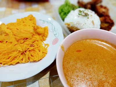 Menu Ramadan Hari Ke 25 : Nasi Kukus Ayam