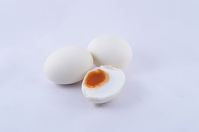 Cara mengurangi rasa asin pada telur asin