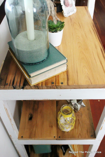 ladder shelf, reclaimed wood, salvaged wood, bookshelf, barnwood, http://bec4-beyondthepicketfence.blogspot.com/2016/04/easy-ladder-shelf.html