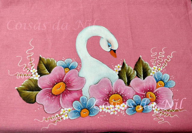 cisne e flores do campo pintura em tecido