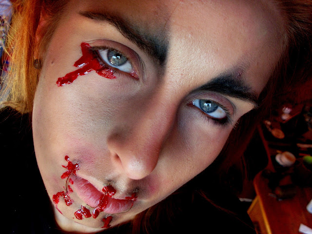 Bloody zombie look, Charakteryzacja domowa, Zombie makijaż na halloween
