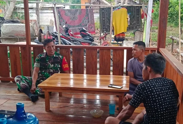 Komsos dengan Warga Desa Cemaga Selatan, Babinsa Mukhlis Al Azhar Sampaikan Ini