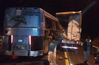 Accidente entre autobús y tráiler deja cuatro muertos en Maltrata Veracruz