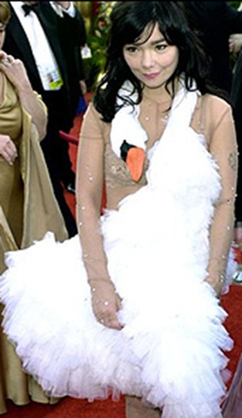 _42597075_bjork_swan_ap1