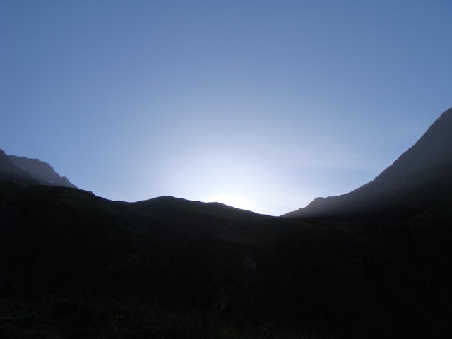  Posted by Ripple (VJ) : Shrikhand Mahadev Yatra SHRIKHAND MAHADEV TREKKING: Sun light crossing through hills...