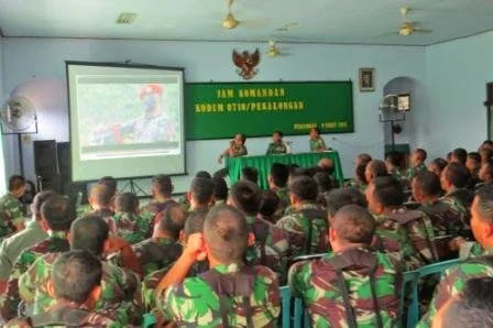 Jam komandan, Dandim Beri Arahan Komando