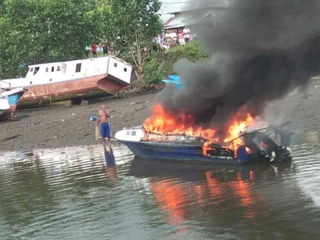 Speedboat Blue Marine Milik  Yusuf Salim Terbakar di Pangkalan Waisai