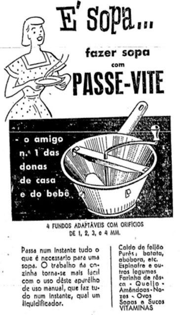 Propaganda de uma máquina manual para fazer sopas e caldos nos anos 50.