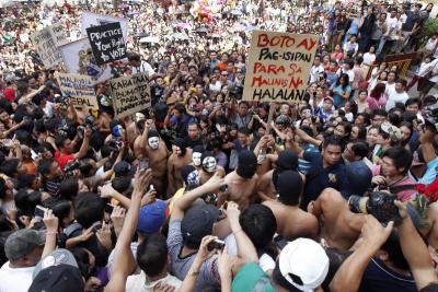 PHILIPPINES NAKED RUN